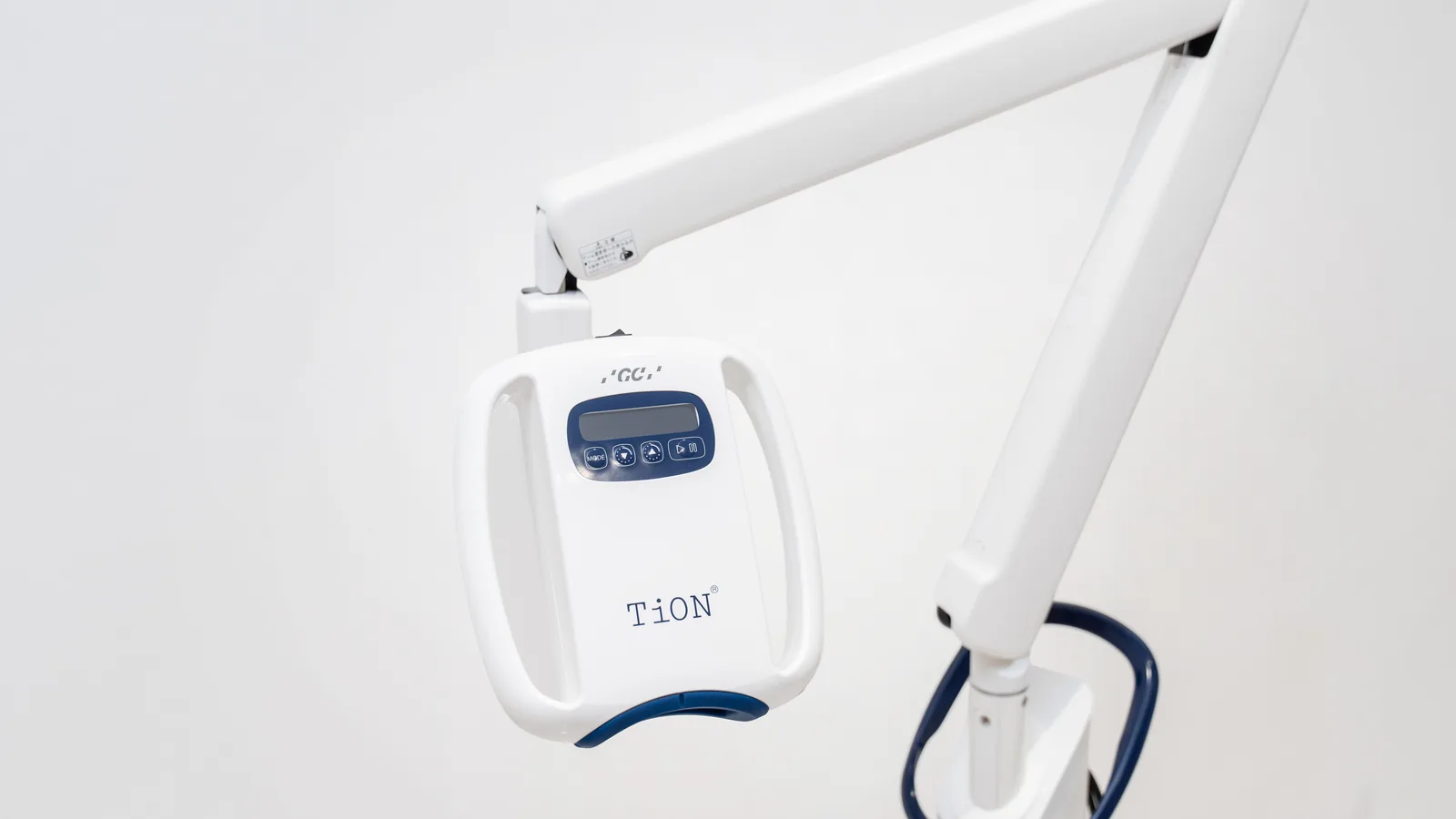 ホワイトニング用の光照射器（TiON）