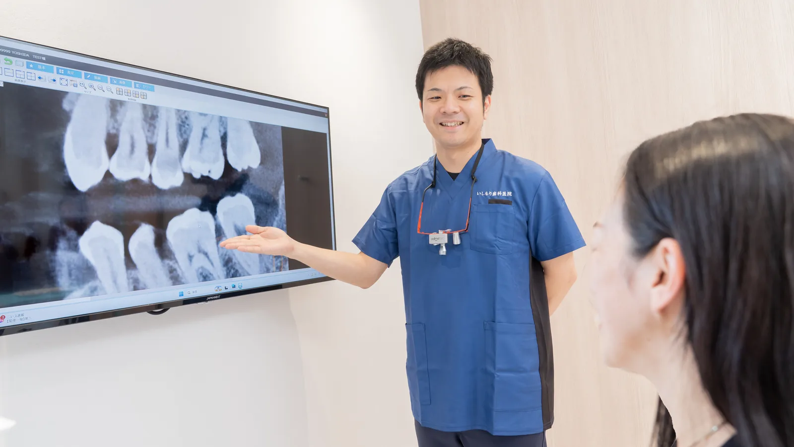 レントゲン画像を見ながらの検査結果のご説明